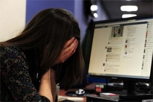 Цахим орчинд 1500 иргэний 11.1 тэрбум төгрөгийн залилж хохироожээ